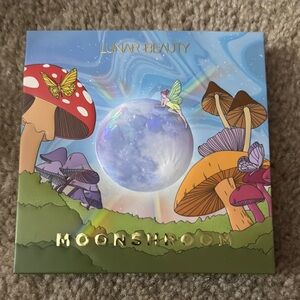 Moonshroom Highlighter Palette